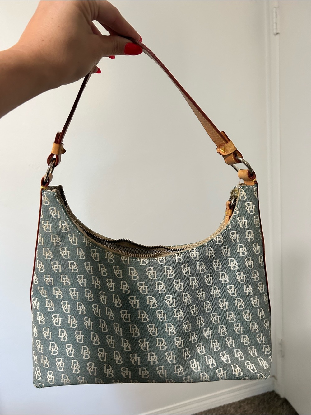 Dooney & Bourke Green and Tan Signature Shoulder Bag - Picture 2 of 7